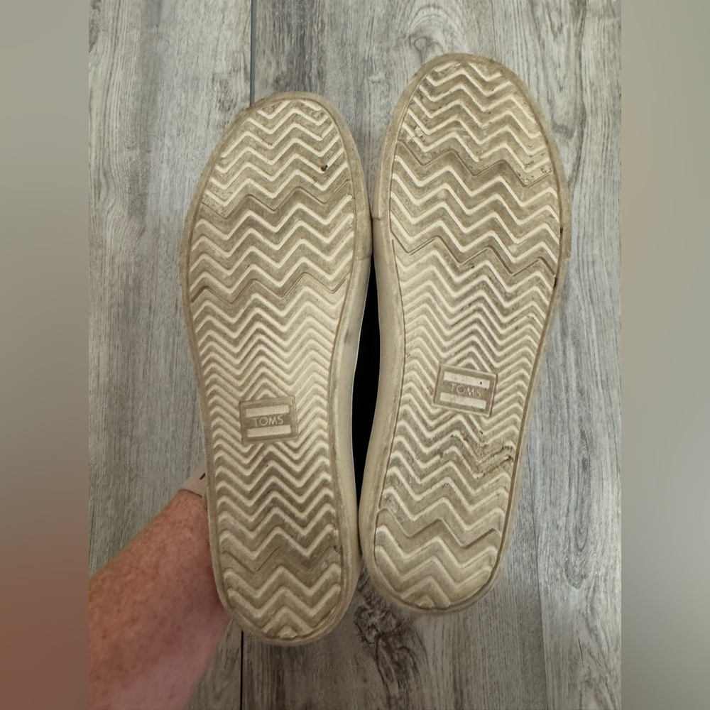 TOMS Women's Black and Yellow Sunflower Flats - Picture 4 of 4